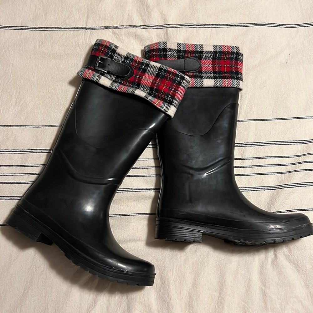 NWOT Black Rain-boots with plaid lining & buckles